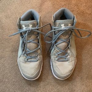 Under Armour ladies, high top, like new, size 8